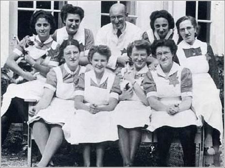 Jewish nursing staff at Apeldoornse Bos